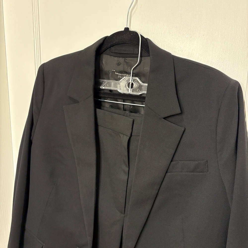 Banana Republic black wool-blend suit 2023-24 season - Picture 3 of 15